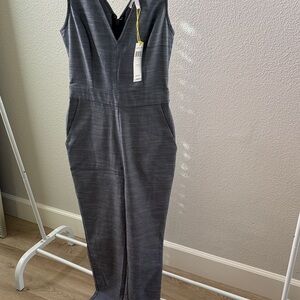 Sleeveless V-Neck Jumpsuit